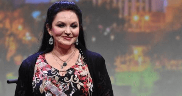 What Is Crystal Gayle's Net Worth